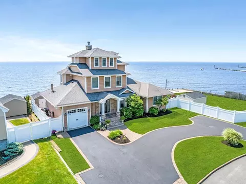 42 Browns River Rd #3, Sayville, NY 11782