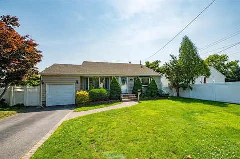 163 W 24th St, Deer Park, NY 11729