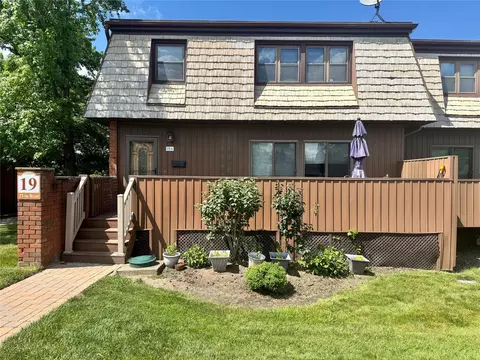 19 Heritage Dr #A, Clarkstown, NY 10956