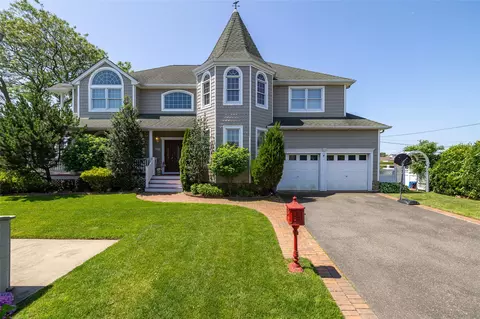 248 Delaware Ave, Island Park, NY 11558