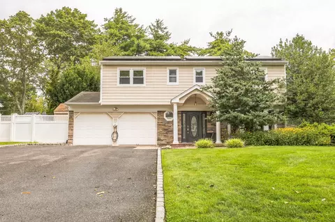 21 Tulipwood Dr, Commack, NY 11725