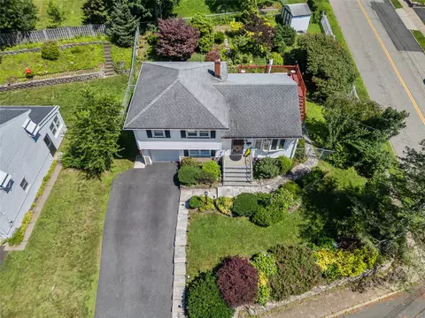 8 Valley View Ter, Ramapo, NY 10901