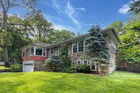 34 Summit Ter, Greenburgh, NY 10522