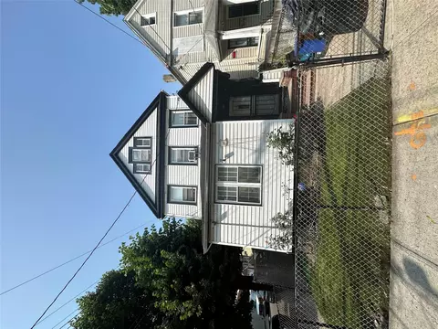 10650 Waltham St, Jamaica, NY 11435
