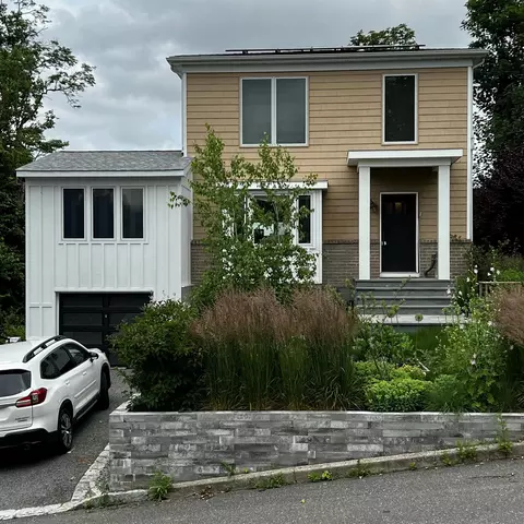 121 Whittier Dr, Kings Park, NY 11754