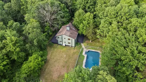 255 Lake Dr, Rhinebeck, NY 12572