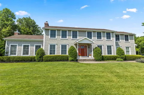 16 Dyke Rd, Setauket, NY 11733