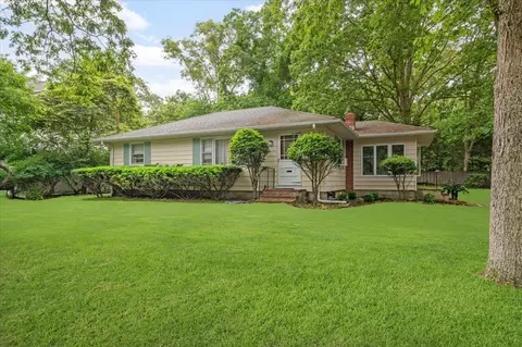 241 Hampton St, Sag Harbor, NY 11963