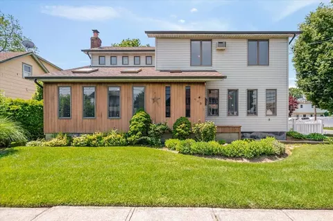 403 S 1st St, Lindenhurst, NY 11757
