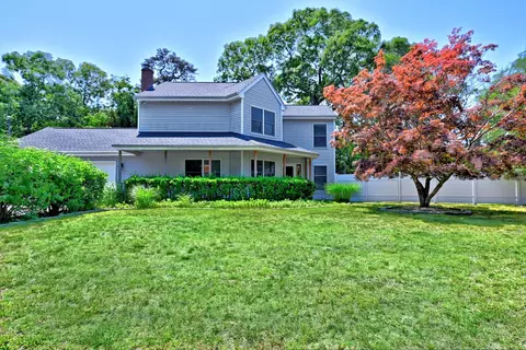 15 King Ave, Flanders, NY 11901