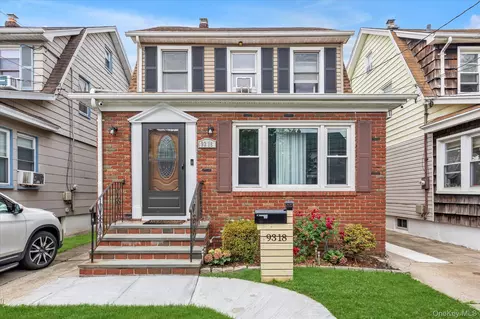 93-18 245th St, Hempstead, NY 11001