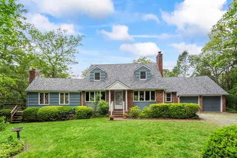 27 E Woods Dr, Cold Spring Harbor, NY 11724