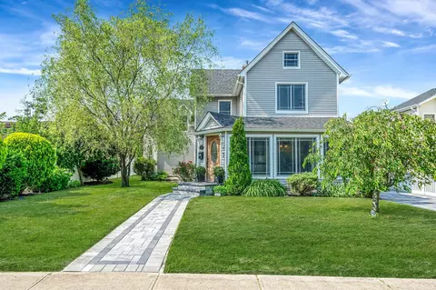 23 Carman St, Patchogue, NY 11772