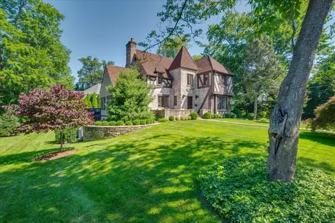 566 Forest Ave, New Rochelle, NY 10804