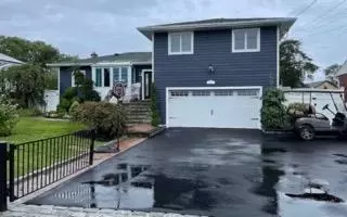 220 Bayview Ave, Massapequa, NY 11758