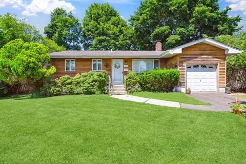 106 Montrose Dr, Port Jefferson Station, NY 11776