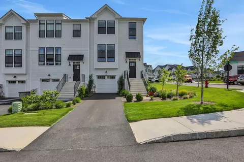 23 Champlain Way, Fishkill, NY 12590