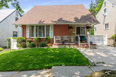 24837 Thebes Ave, New York, NY 11362