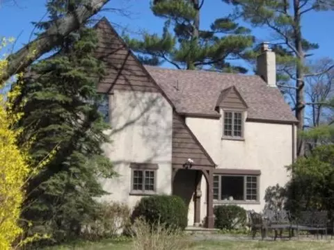 52 Summit Rd, North Hempstead, NY 11050