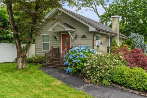 15 Park Ave, Nesconset, NY 11767