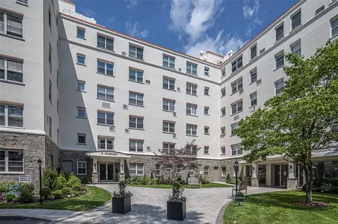 3 Stoneleigh Plz #3E, Bronxville, NY 10708