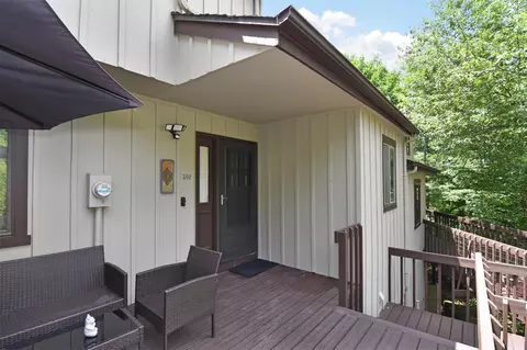 392 Birch Ln, Greenburgh, NY 10533