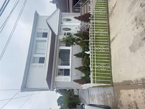 11027 Monterey St, New York, NY 11429