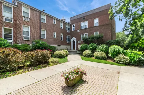 325 Palmer Ter #1D, Mamaroneck, NY 10543