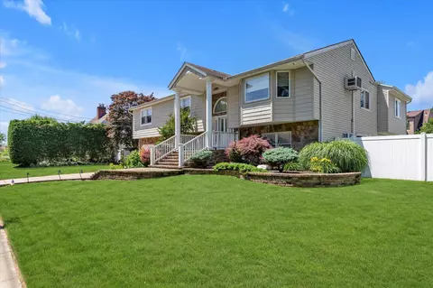 2080 Beech St, Wantagh, NY 11793