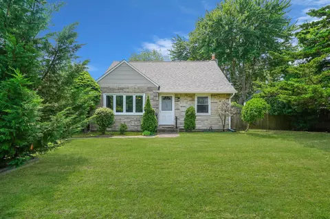 108 Foster Blvd, Babylon, NY 11702