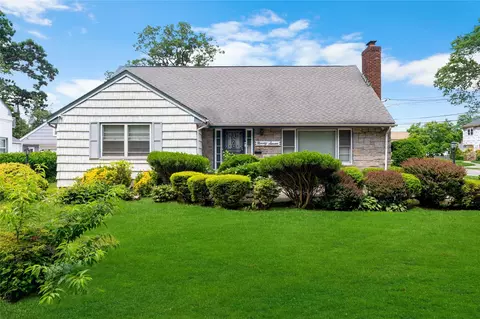 97 Dietz St, Hempstead, NY 11550