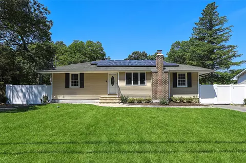 62 S Howell Ave, Centereach, NY 11720