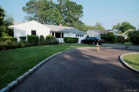 408 Ackerson Blvd, Brightwaters, NY 11718