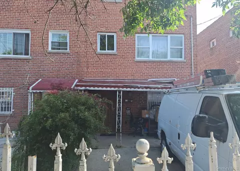 1037 E 219th St, New York, NY 10469