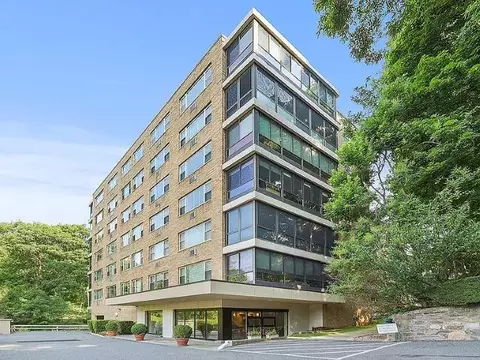 72 Pondfield Rd W #2F, Bronxville, NY 10708
