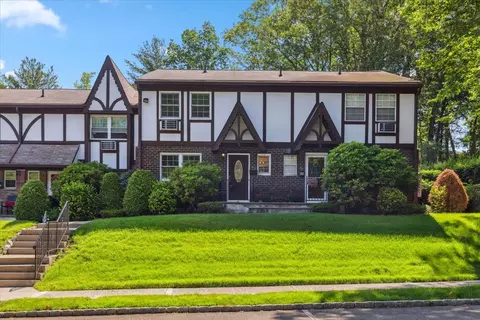 68 Yorkshire Dr, Ramapo, NY 10901
