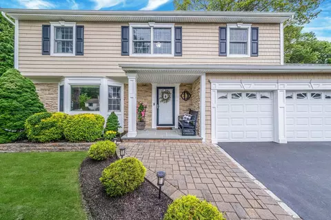 15 Format Ln, Smithtown, NY 11787