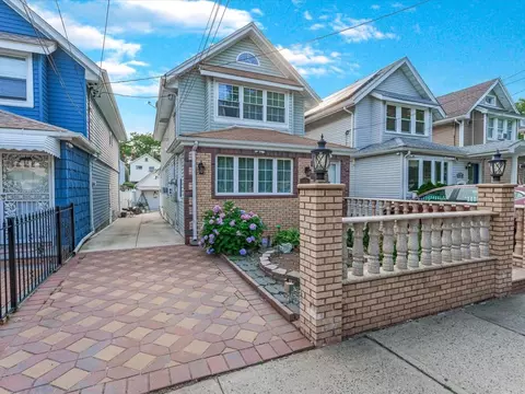 11416 121st St, New York, NY 11420