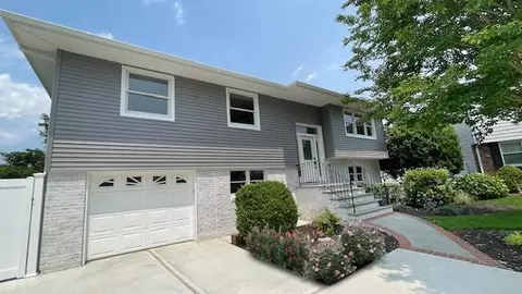 4023 Fulton Ct, Seaford, NY 11783