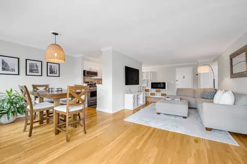 5 Birchwood Ct #2C, Mineola, NY 11501