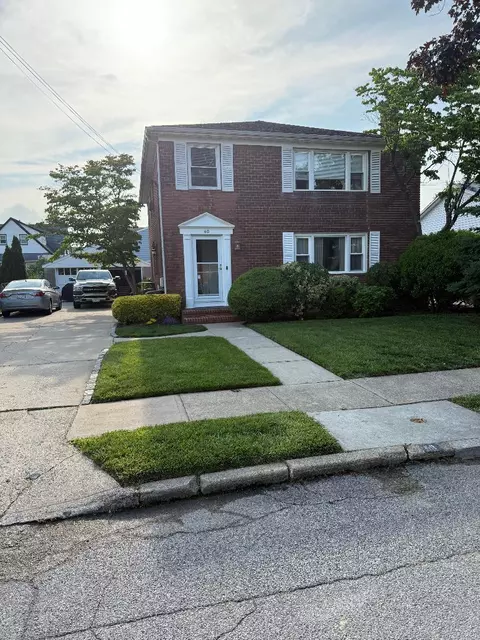 60 Chestnut St, Rockville Centre, NY 11570