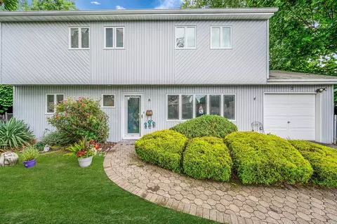 3 Clarissa Ln, Commack, NY 11725