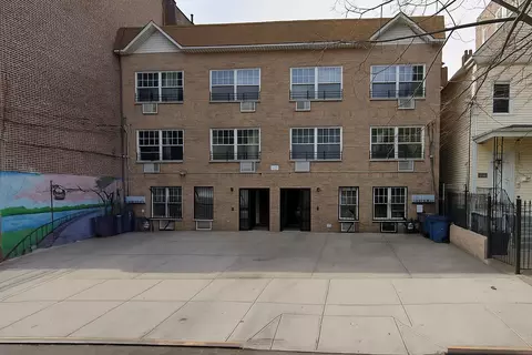 2877 Briggs Ave, New York, NY 10458