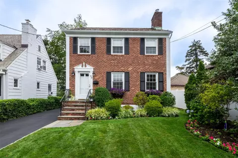 59 Ronalds Ave, New Rochelle, NY 10801
