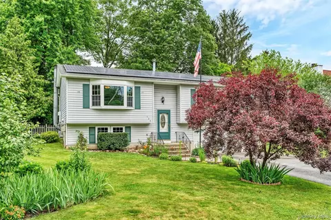 104 Bodle Cir, Maybrook, NY 12543