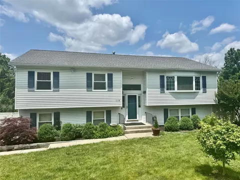 118 Lake Rd, Clarkstown, NY 10920