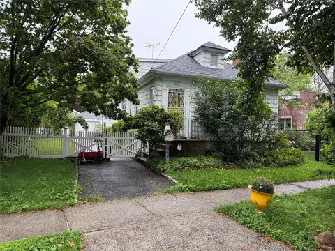 447 King Ave, New York, NY 10464