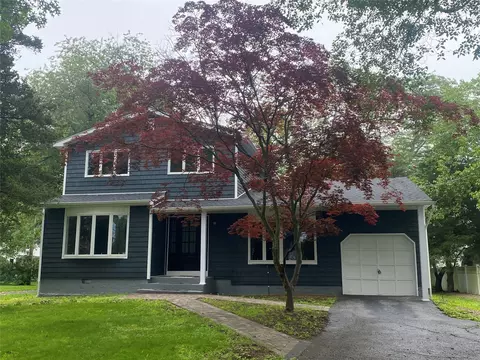95 Muncie Rd, West Babylon, NY 11704
