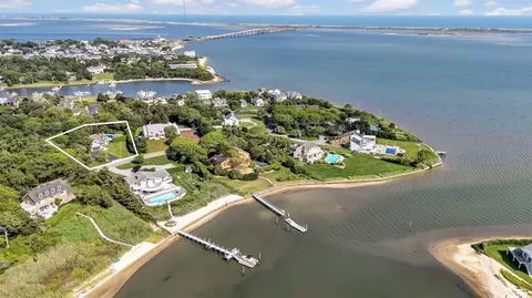 6 Windermere Close Close, Hampton Bays, NY 11946