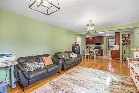 75-15 210 St #2E, Oakland Gardens, NY 11364